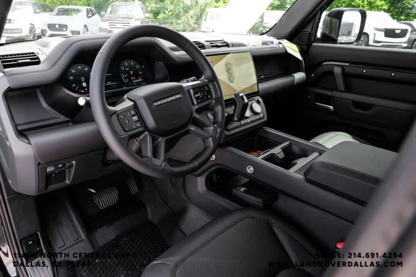 2026 Land Rover Defender 110 - Image 2