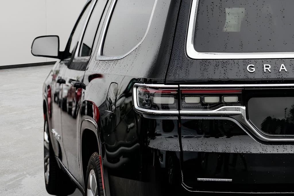 2023 Jeep Grand Wagoneer L - Image 22