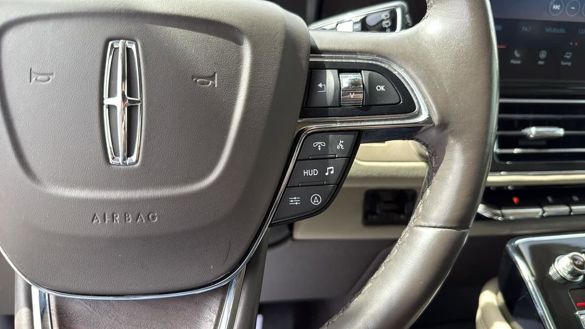 2022 Lincoln Navigator - Image 16