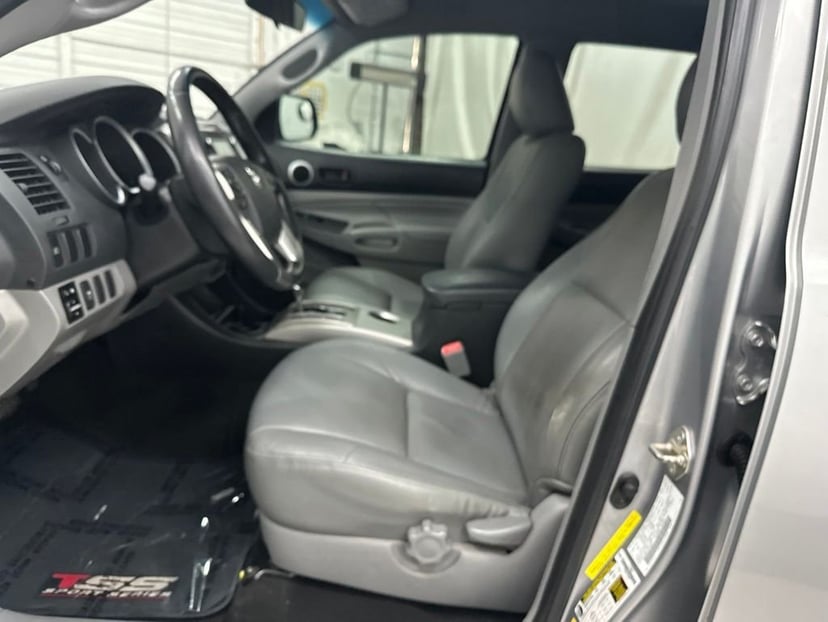 2015 Toyota Tacoma - Image 15