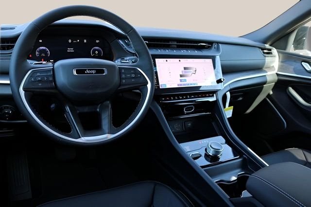 2026 Jeep Grand Cherokee - Image 14