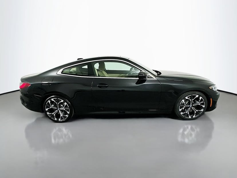 2025 BMW 4 Series - Image 4