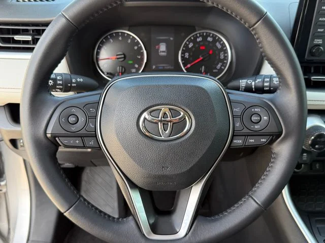 2022 Toyota RAV4 - Image 13