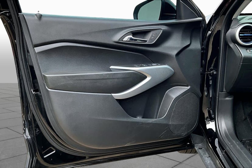2025 Chevrolet Trax - Image 21