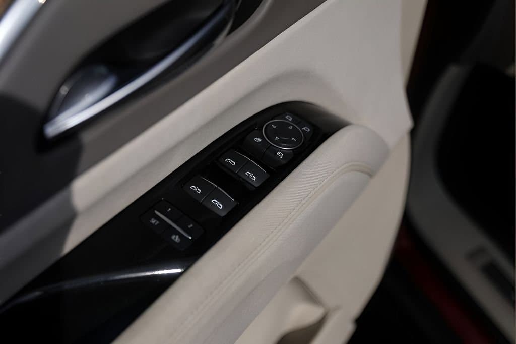 2021 Cadillac Escalade - Image 25