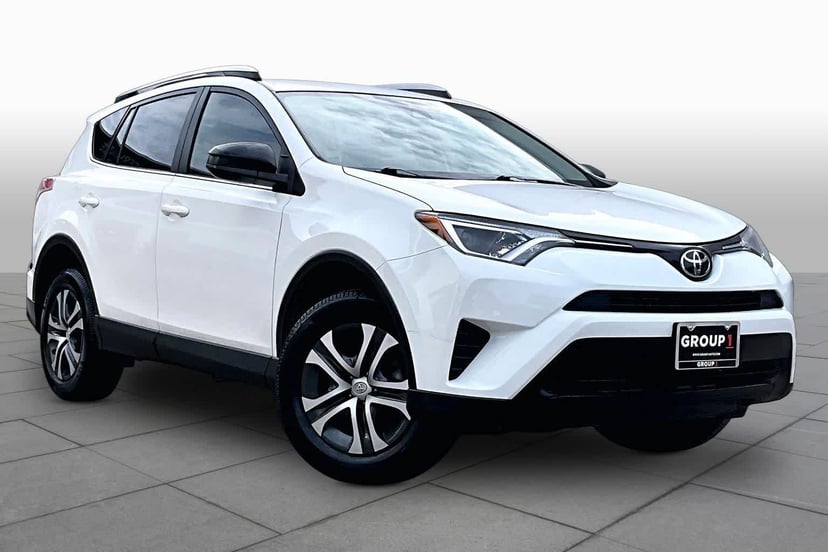 2017 Toyota RAV4 - Image 3