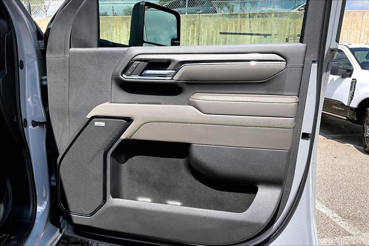 2024 Chevrolet Silverado 2500HD - Image 25