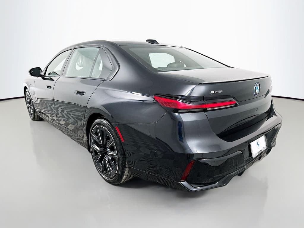 2025 BMW 7 Series - Image 7