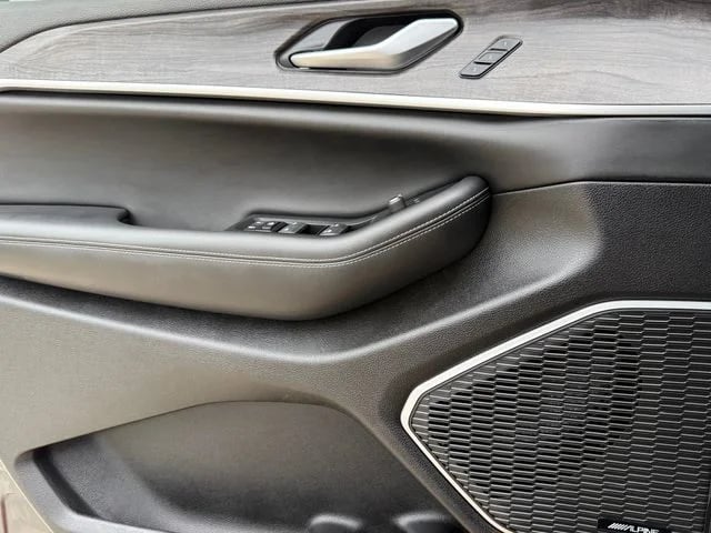 2024 Jeep Grand Cherokee - Image 23