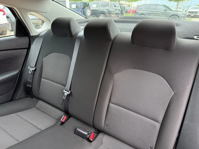 2023 Kia Forte - Image 29