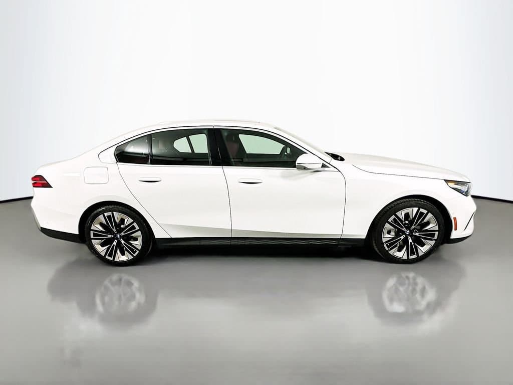 2025 BMW 5 Series - Image 4