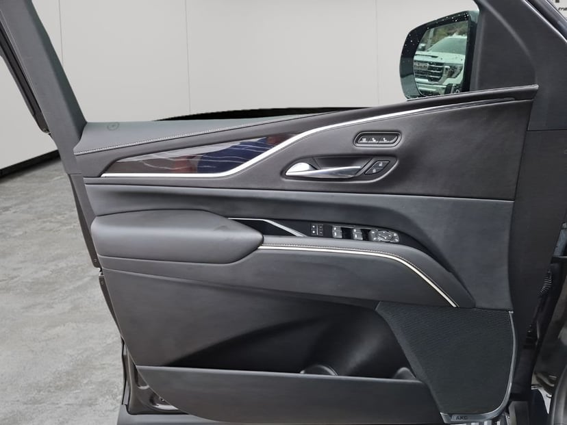 2021 Cadillac Escalade - Image 28