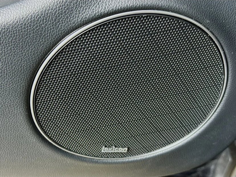2022 Genesis GV70 - Image 22