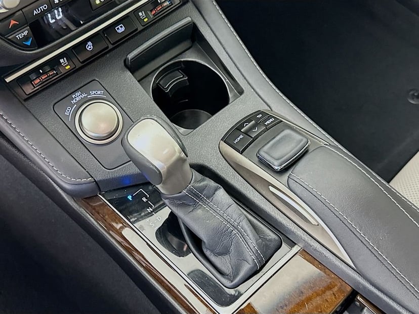 2017 Lexus ES - Image 17