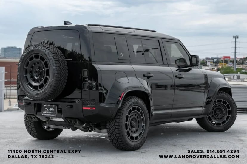 2026 Land Rover Defender 110 - Image 8