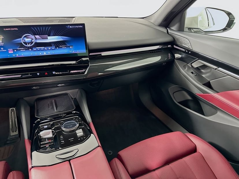 2025 BMW 5 Series - Image 24