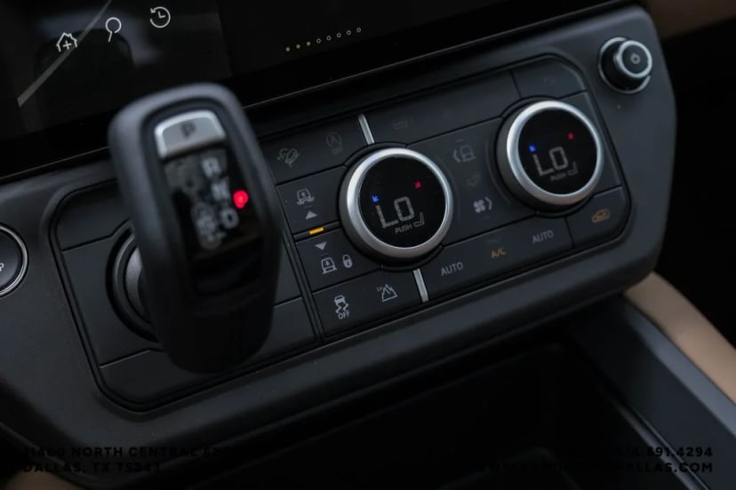 2026 Land Rover Defender 110 - Image 27