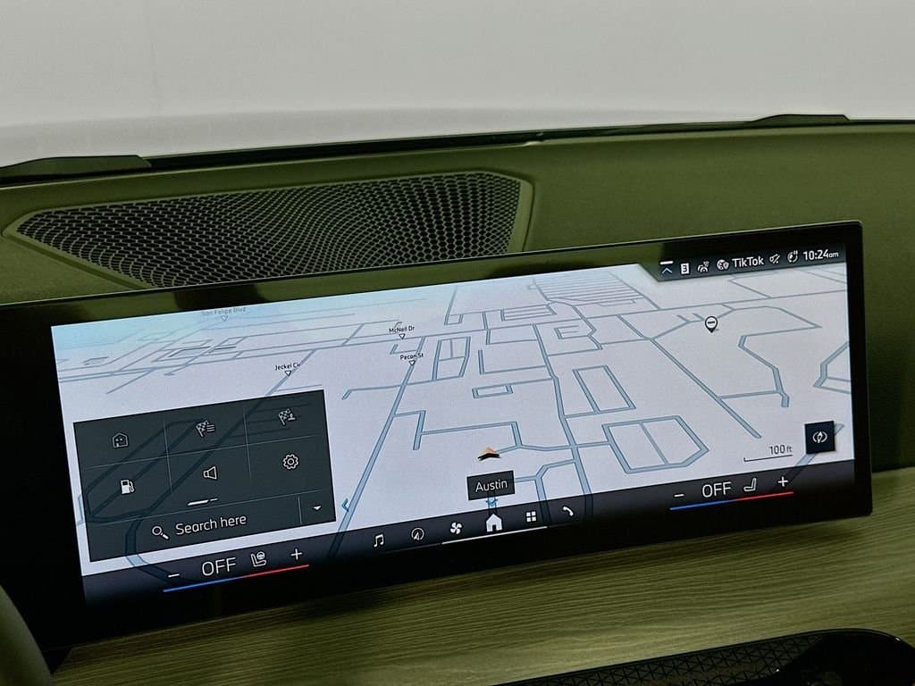 2025 BMW 4 Series - Image 12