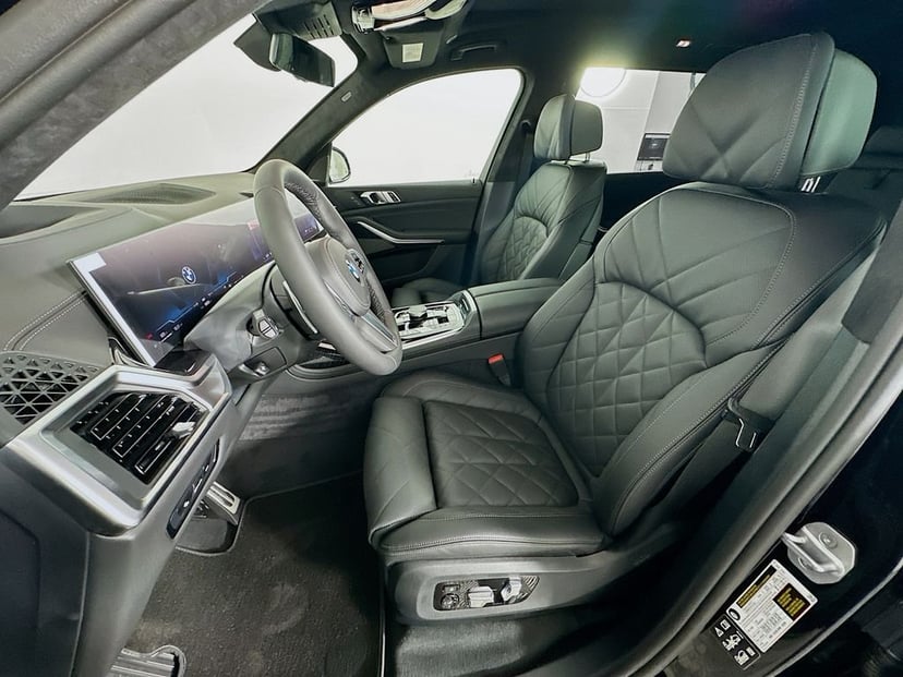 2026 BMW X7 - Image 16