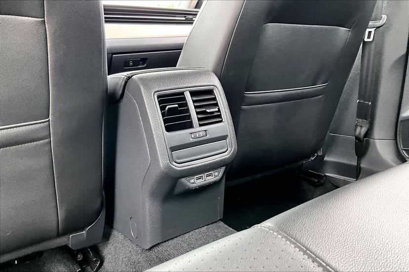 2020 Volkswagen Passat - Image 32