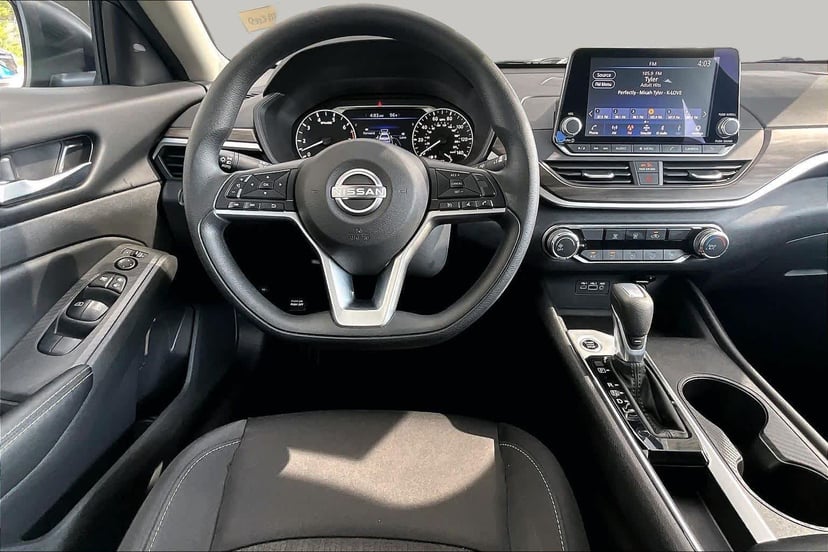 2025 Nissan Altima - Image 6