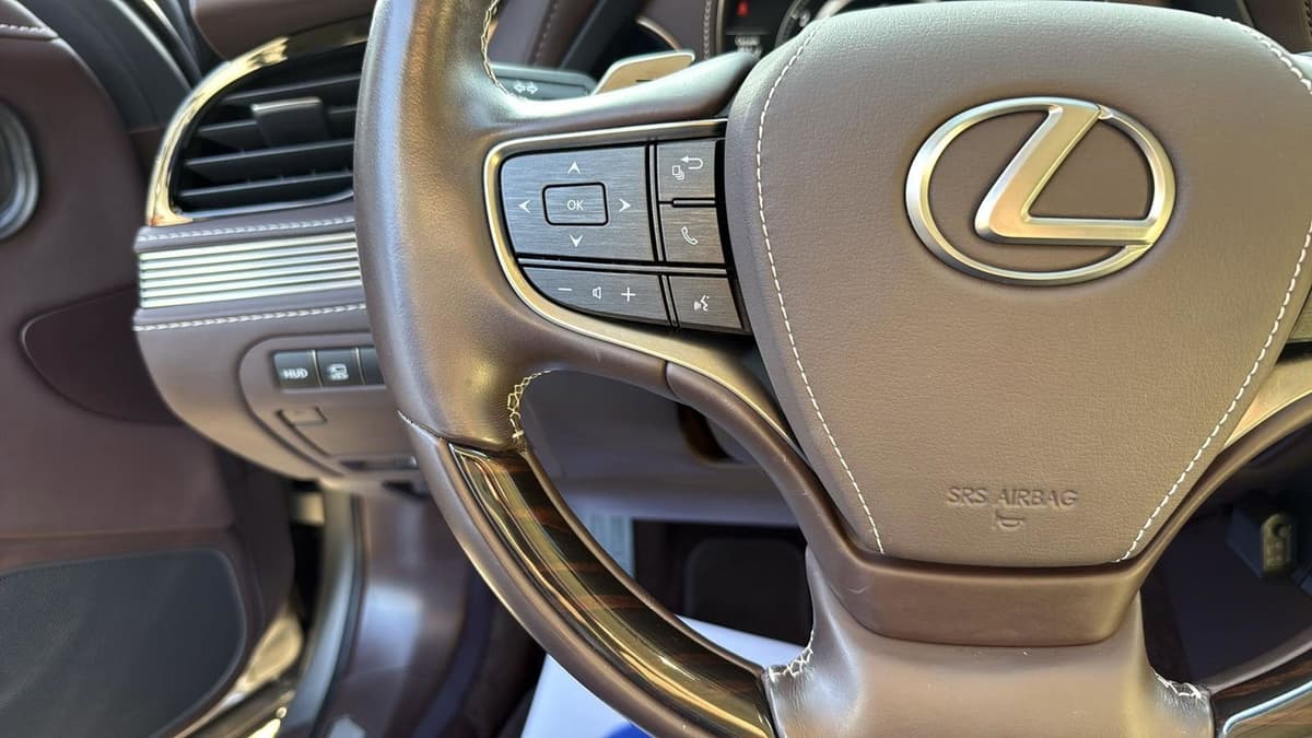 2018 Lexus LS - Image 17