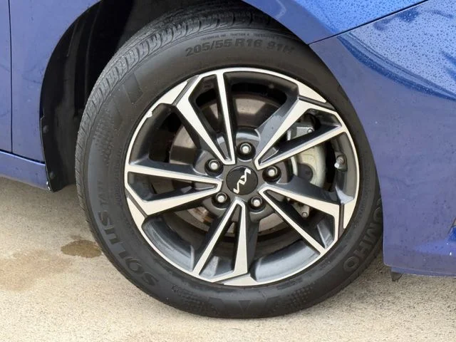 2023 Kia Forte - Image 2