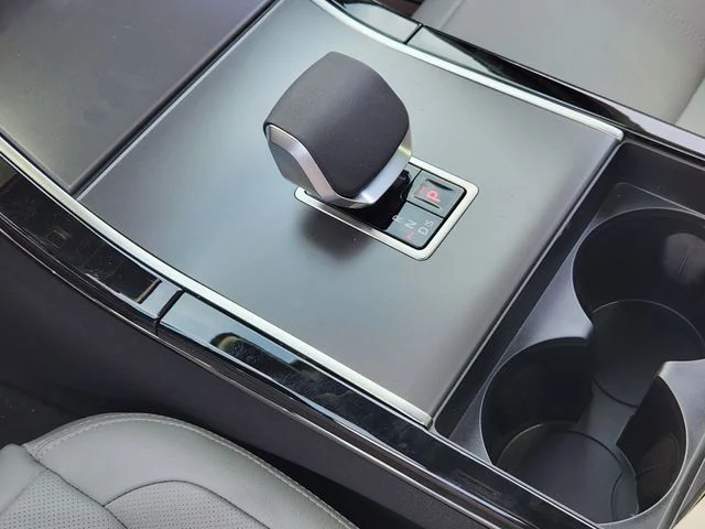 2026 Land Rover Range Rover Velar - Image 14