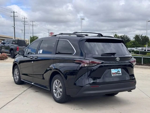 2026 Toyota Sienna - Image 6