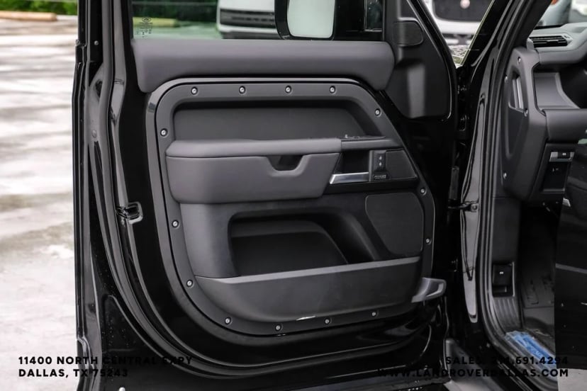 2026 Land Rover Defender 110 - Image 46