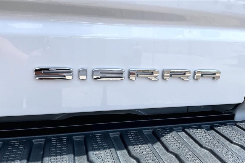 2024 GMC Sierra 1500 - Image 12