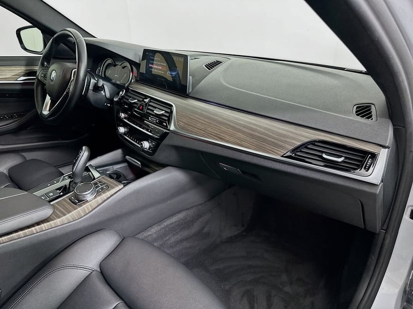 2018 BMW 5 Series - Image 30