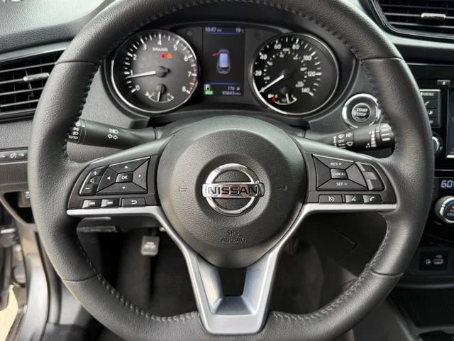 2019 Nissan Rogue - Image 11