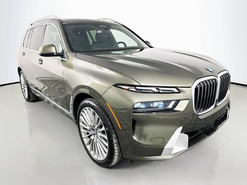 2025 BMW X7 - Image 3