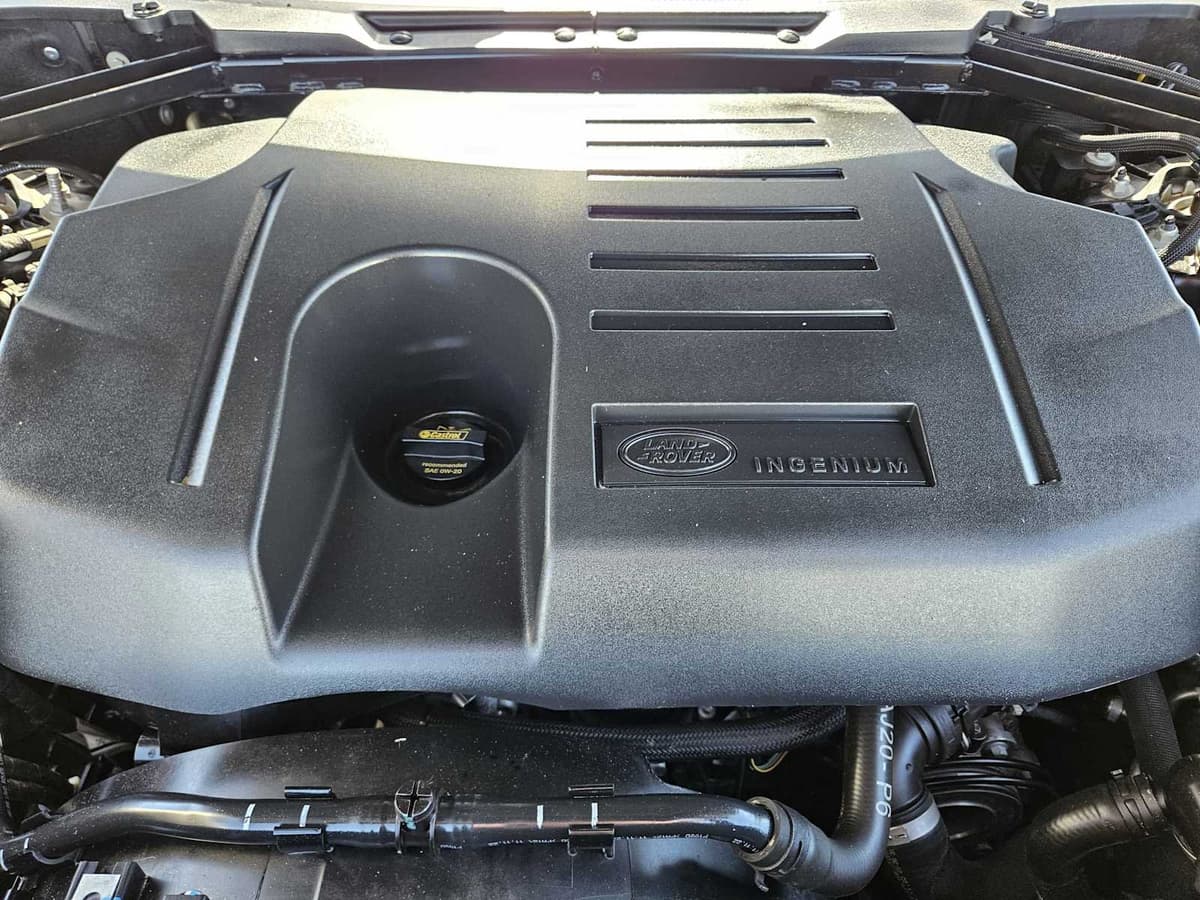 2023 Land Rover Defender - Image 31