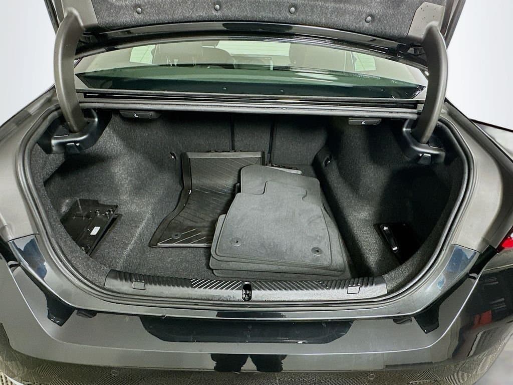 2025 BMW 5 Series - Image 27