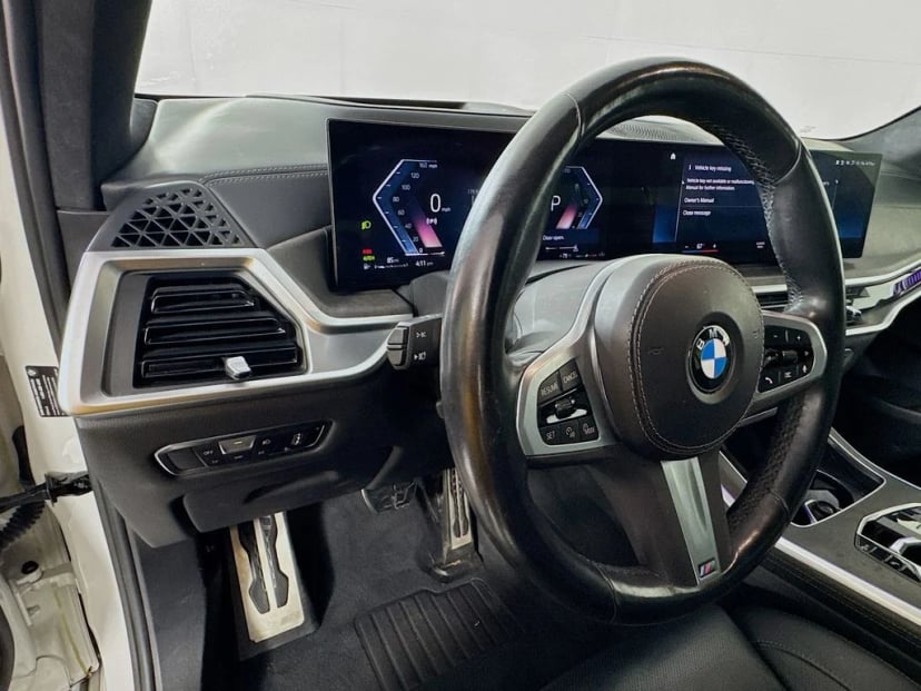 2023 BMW X7 - Image 12