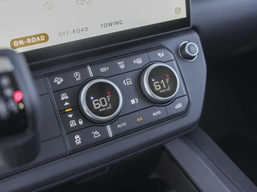 2026 Land Rover Defender 110 - Image 24