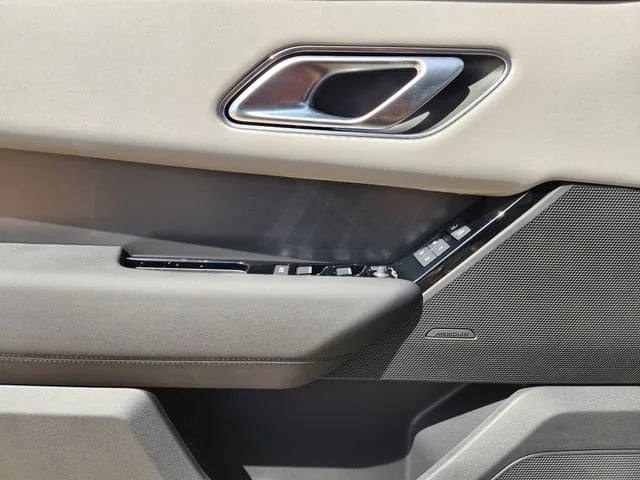 2026 Land Rover Range Rover Velar - Image 15