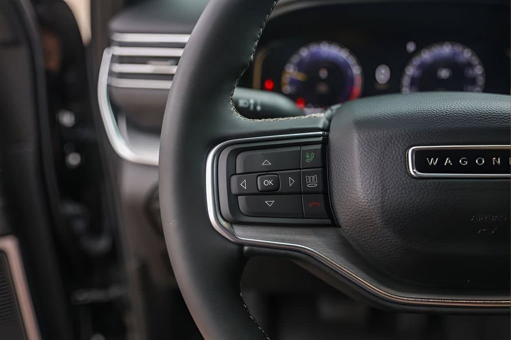 2023 Jeep Wagoneer - Image 14