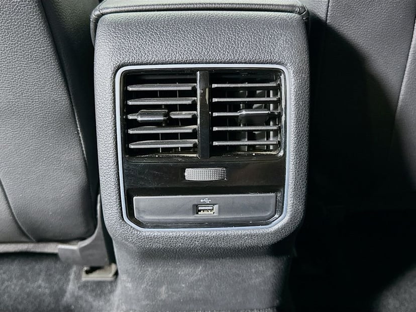 2017 Volkswagen Passat - Image 25