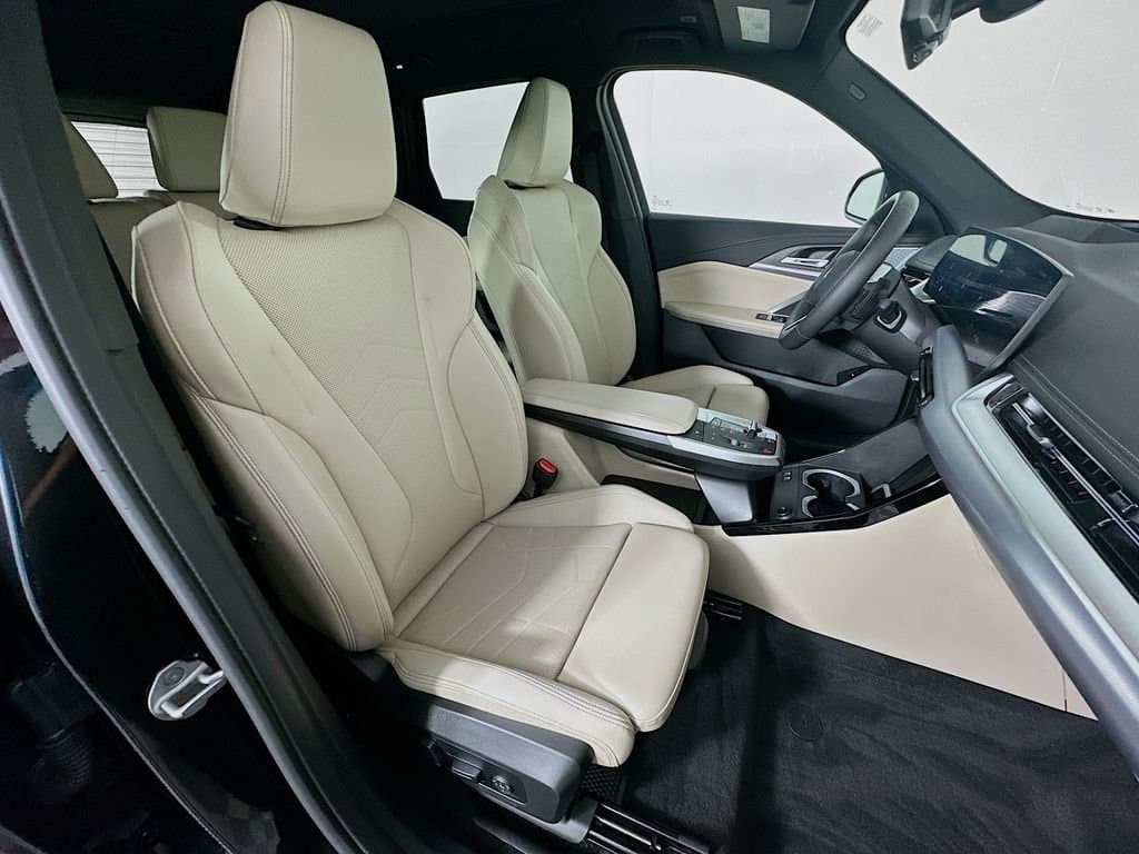 2025 BMW X1 - Image 28