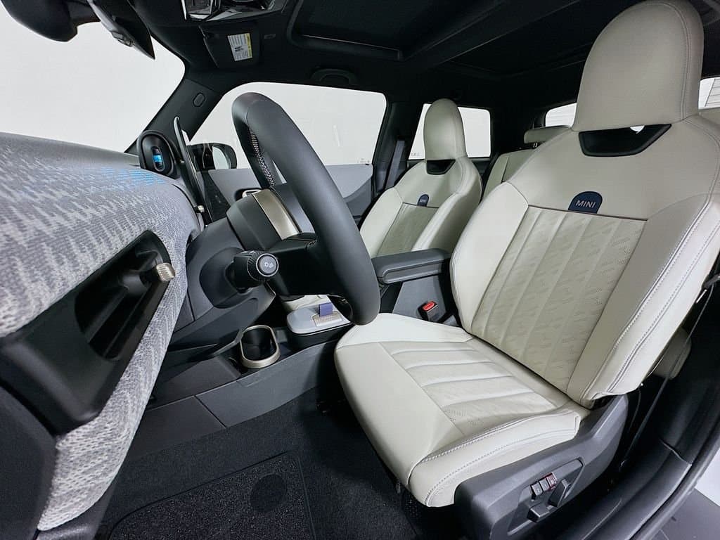 2025 MINI COOPER - Image 17