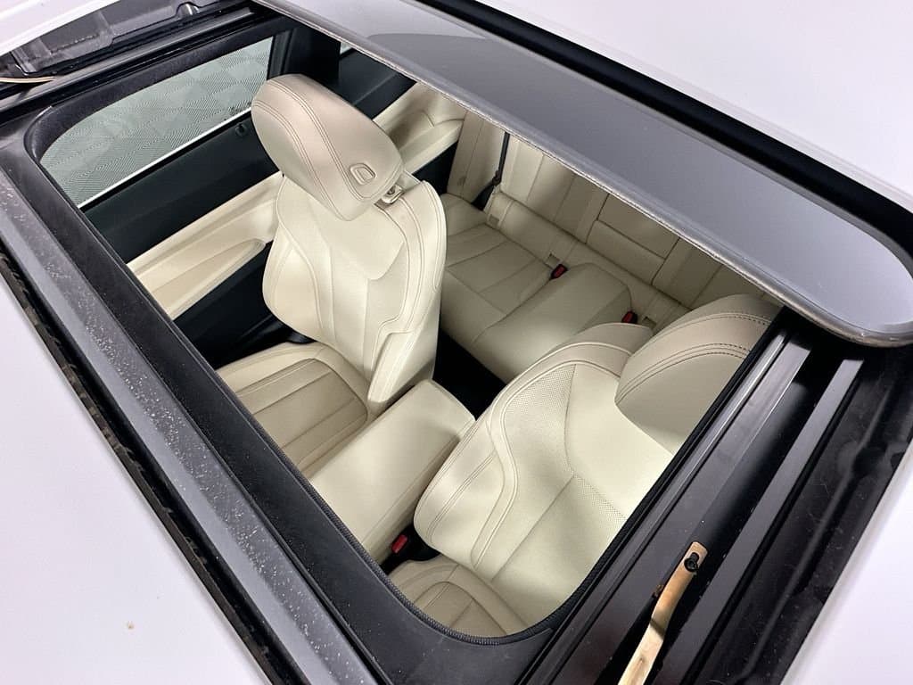 2025 BMW 4 Series - Image 22