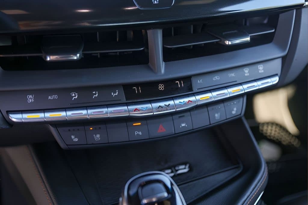 2025 Cadillac CT4 - Image 18