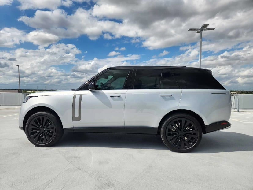 2025 Land Rover Range Rover - Image 4