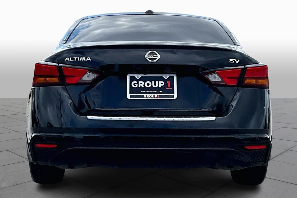 2022 Nissan Altima - Image 5