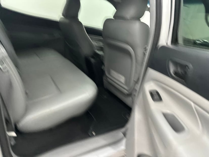 2015 Toyota Tacoma - Image 19