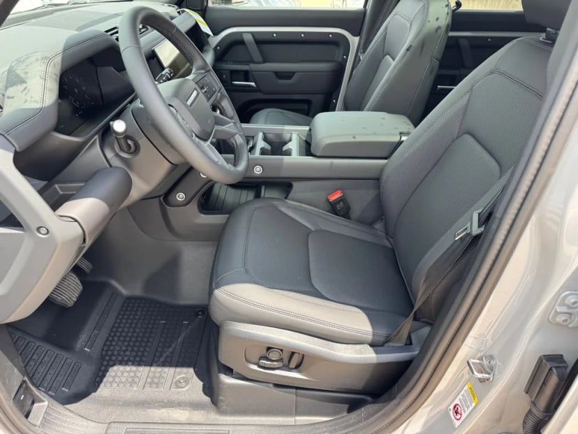 2026 Land Rover Defender 110 - Image 9