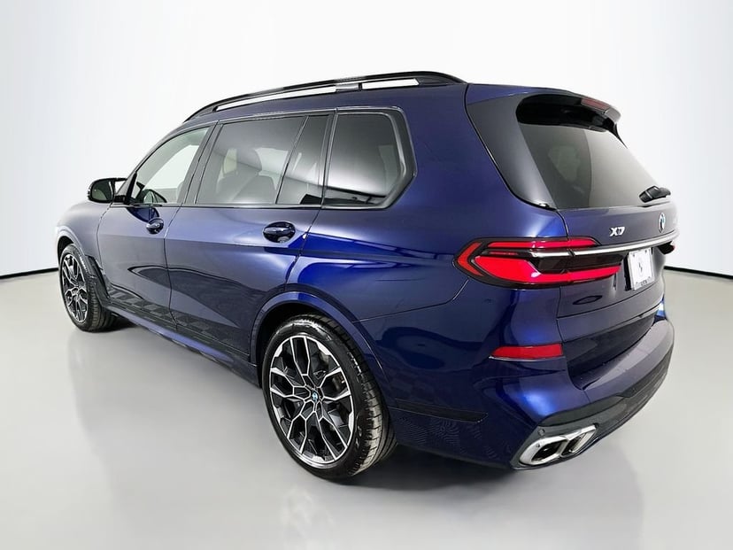 2025 BMW X7 - Image 7